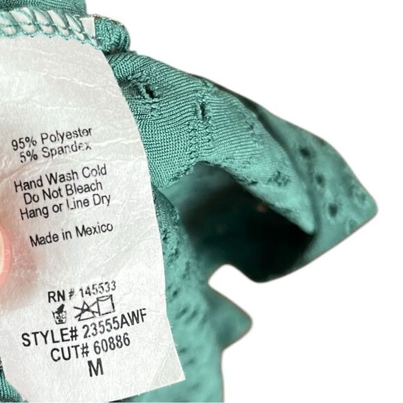 W5 Green Flutter Sleeve Perforated Top, Size M - Picture 5 of 5